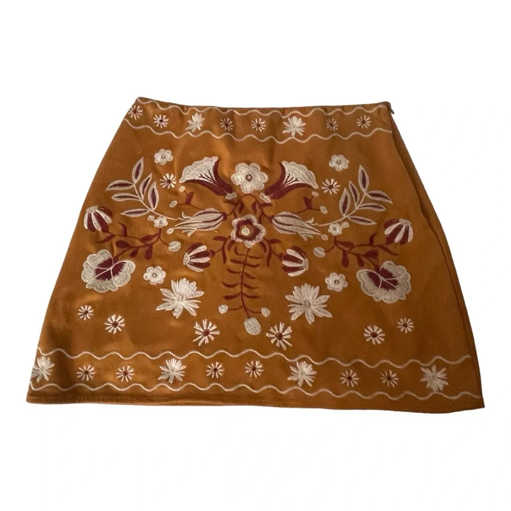 Mi Ami Francesca’s Faux Suede Embroidered Floral Mini Skirt Sz L - Picture 10 of 10